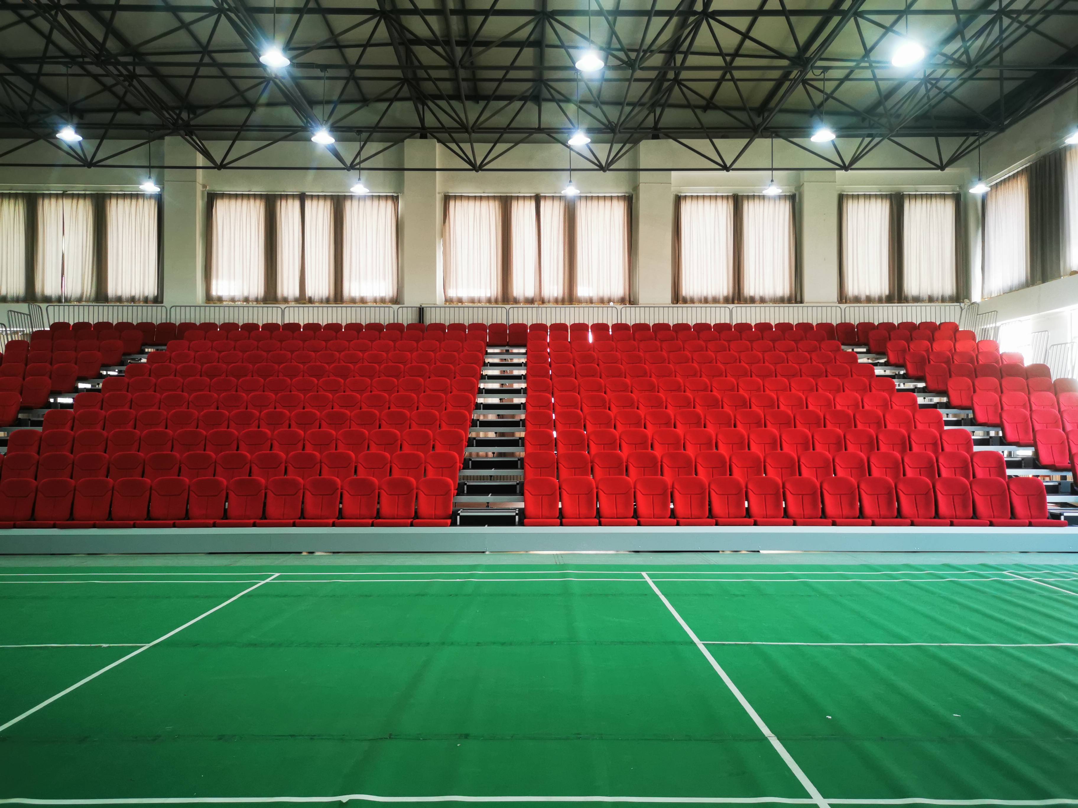 前置式高靠背折叠翻板软包椅伸缩看台(电动/手动) 前置式高靠背折叠翻板软包椅伸缩看台(电动/手动)